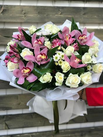 Букет цветов из: Розы и Хризантемы в Тбилисской