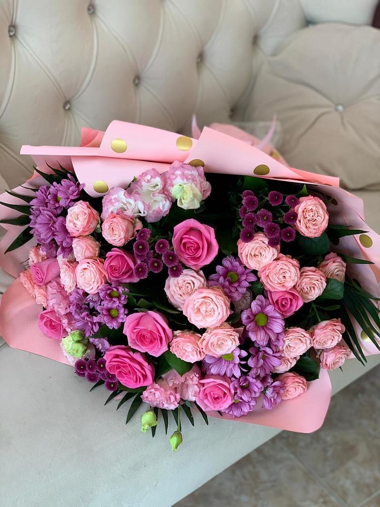 Букет цветов из: Хризантемы, Розы и Лизиантусы в Тбилисской