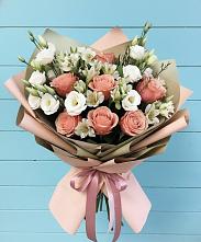 Букет цветов из:  Розы, Альстромерии и Лизиантусы в Тбилисской