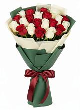Букет Микс из красных и белых роз в Тбилисской