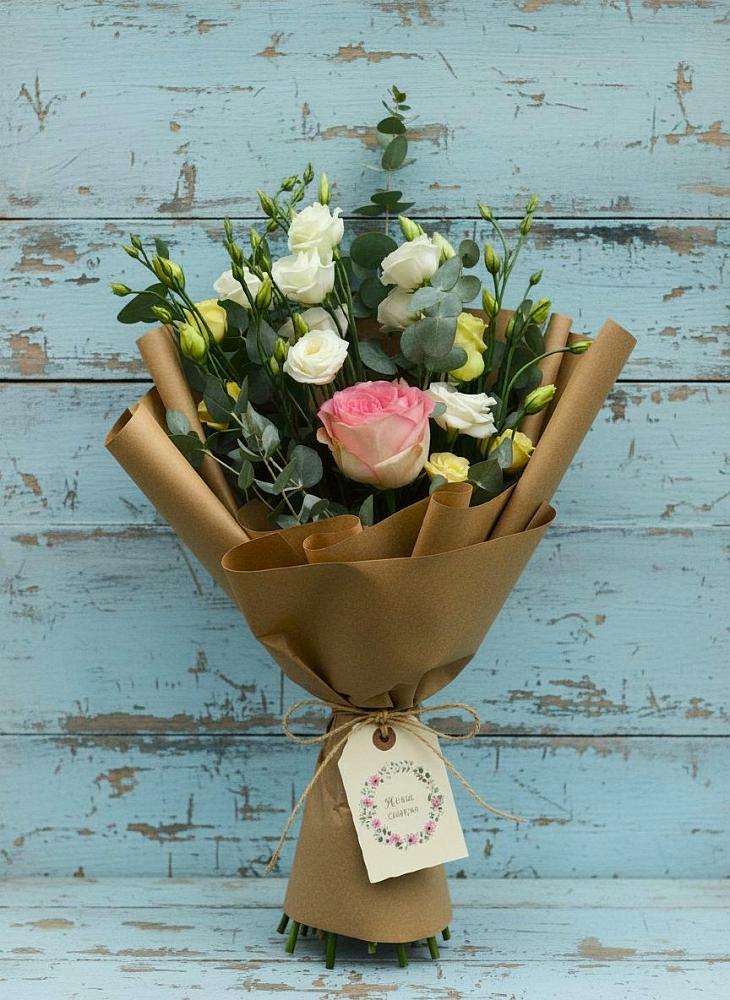 Букет цветов из: Розы и Лизиантусы в Тбилисской