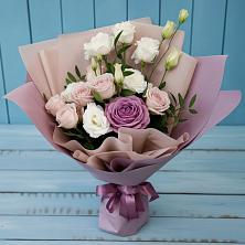 Букет цветов из:  Розы и Лизиантусы в Тбилисской