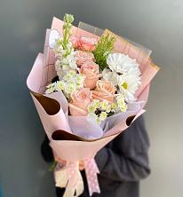 Букет цветов из:  Хризантемы и Розы в Тбилисской