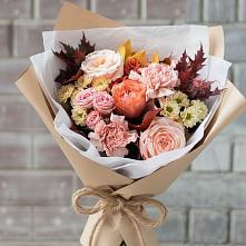 Букет цветов из:  Гвоздики, Хризантемы и Розы в Тбилисской