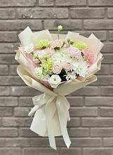 Букет цветов из:  Гвоздики, Розы, Лизиантусы и Хризантемы #REPLACE_PRED# Тбилисской