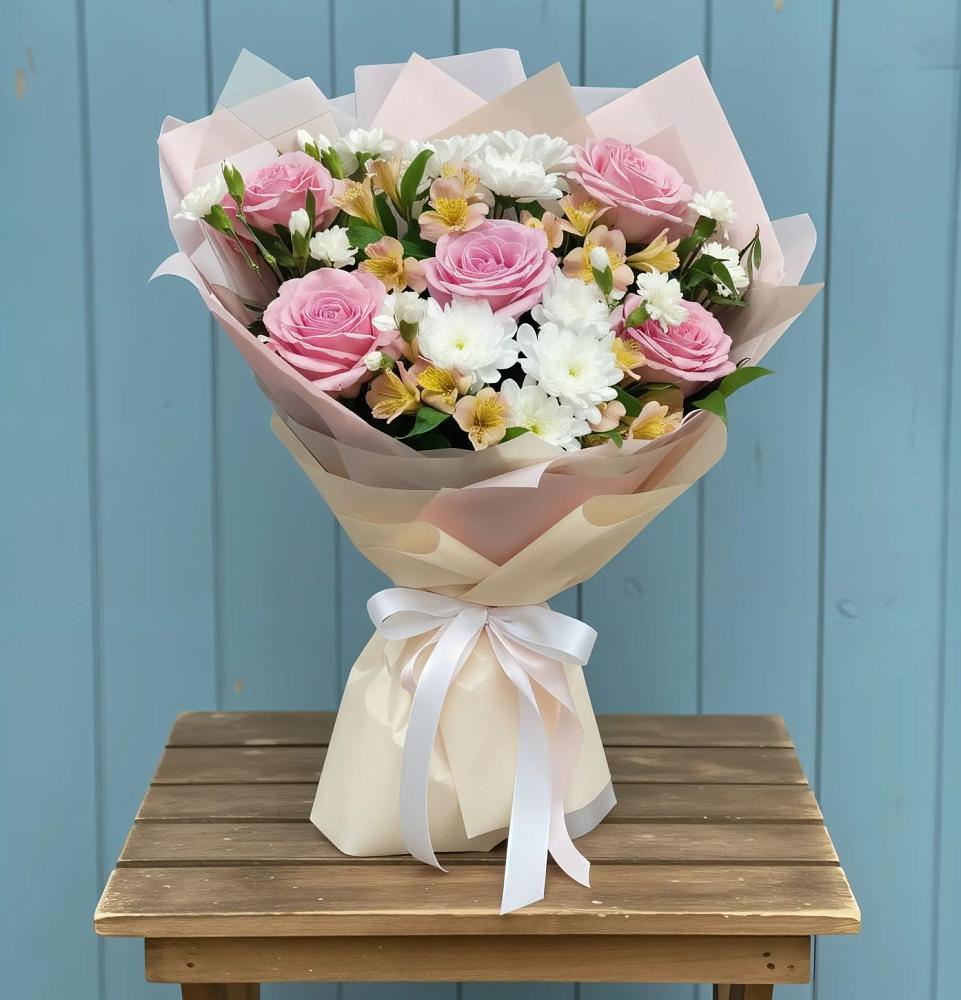 Букет цветов из: Гвоздики, Орхидеи и Розы в Тбилисской