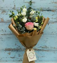 Букет цветов из:  Розы и Лизиантусы в Тбилисской